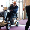 scooter-electrico-personas-mayores-S400-con-persona-mayor
