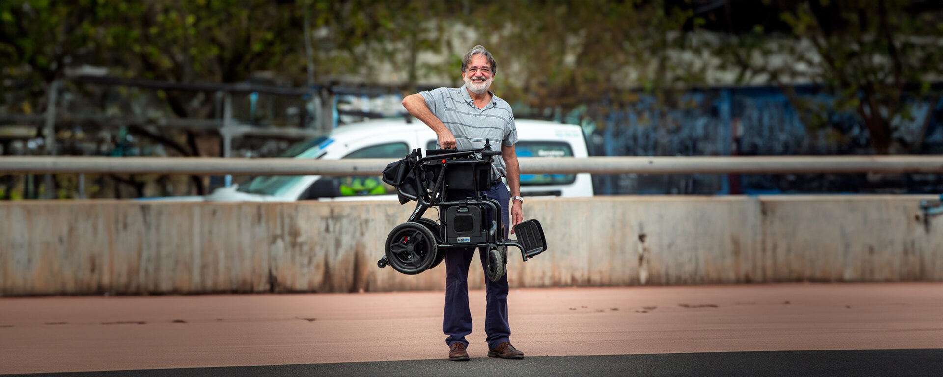 silla-de-ruedas-ultraligera-fibra-de-carbono-icarbon-totalcare_foto-modelo-01-1920x768